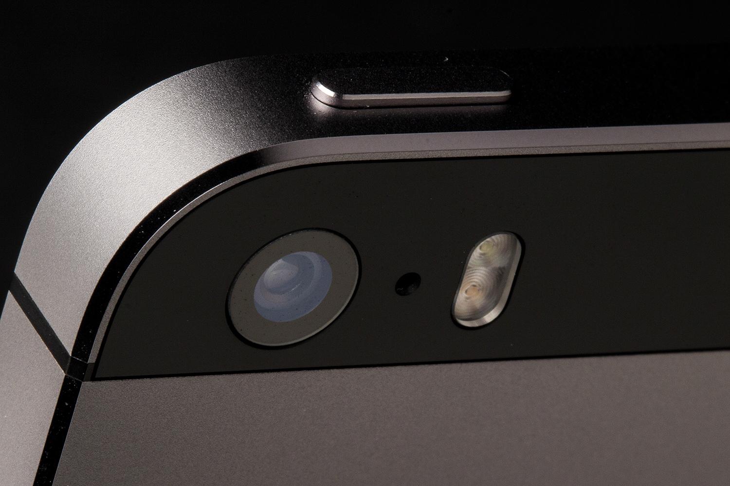 apple-iphone-5s-screen-rear-camera-macro