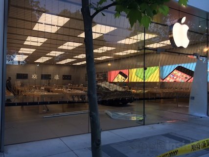 Apple Retail Store Car 1