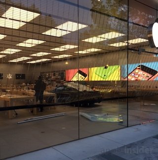 Apple Retail Store Car 2