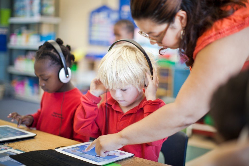 student-with-ipad-technology-in-the-classroom1