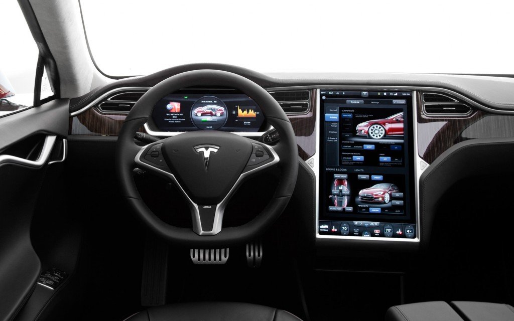 Tesla 車輛內