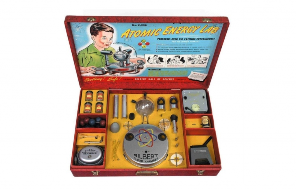 1950 年推出的 Gilbert Cloud Chamber 可算是史上最危險的兒童玩具