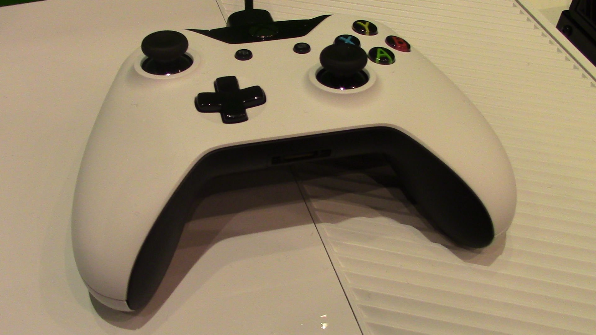 White XboxOne 3