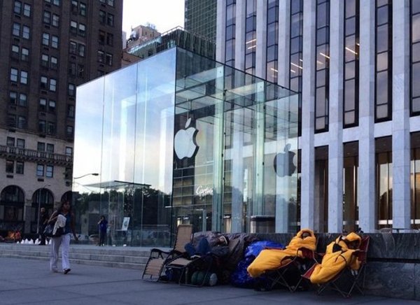 iphone 6 queue in apple retail store ny 5th ave 00