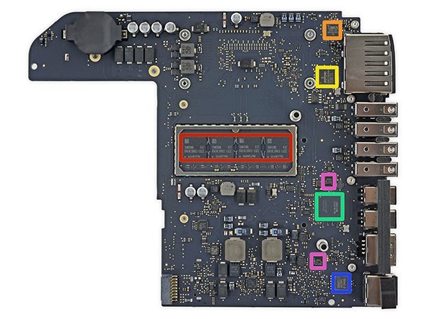 紅色框顯示 Mac Mini 的主機板的記憶體是嵌入的，不能移除或升級。