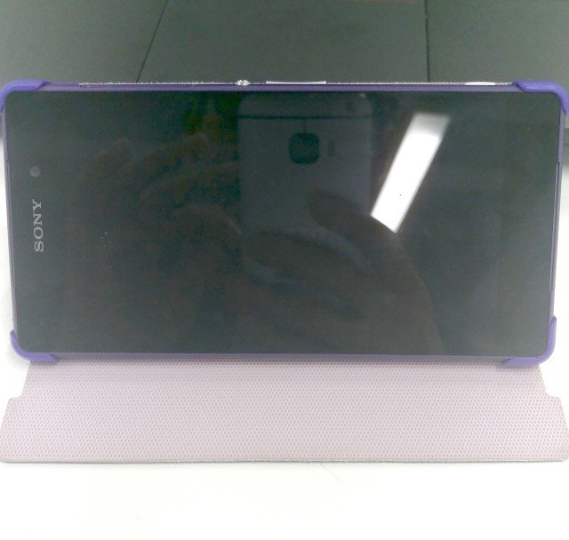 HTC One M9 Hima reflection 640x608