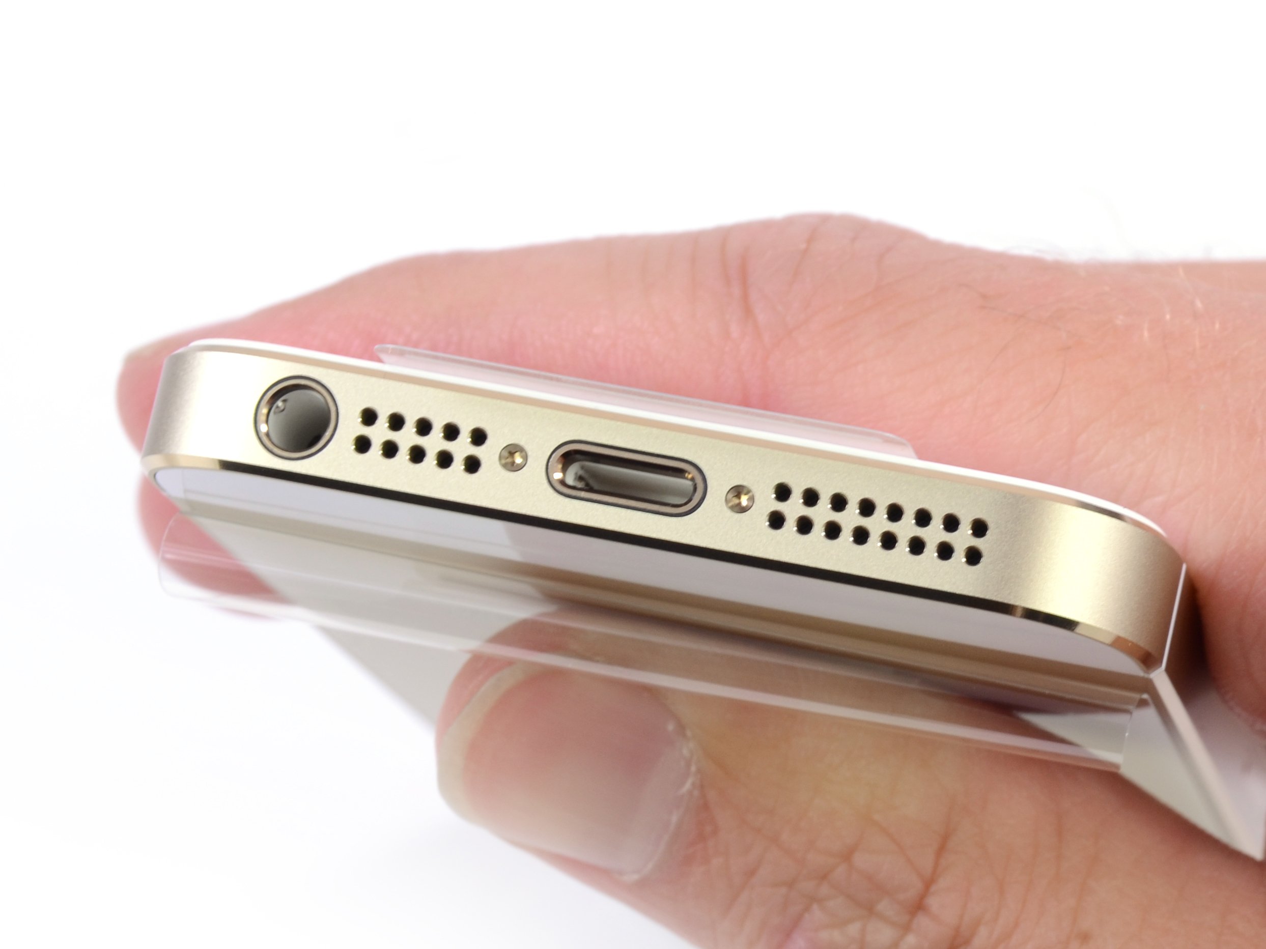 iphosne-have-no-maintenance-because-two-screws_02