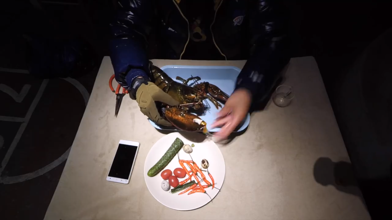 xiaomii-4-live-with-crabs-and-lobsters_09