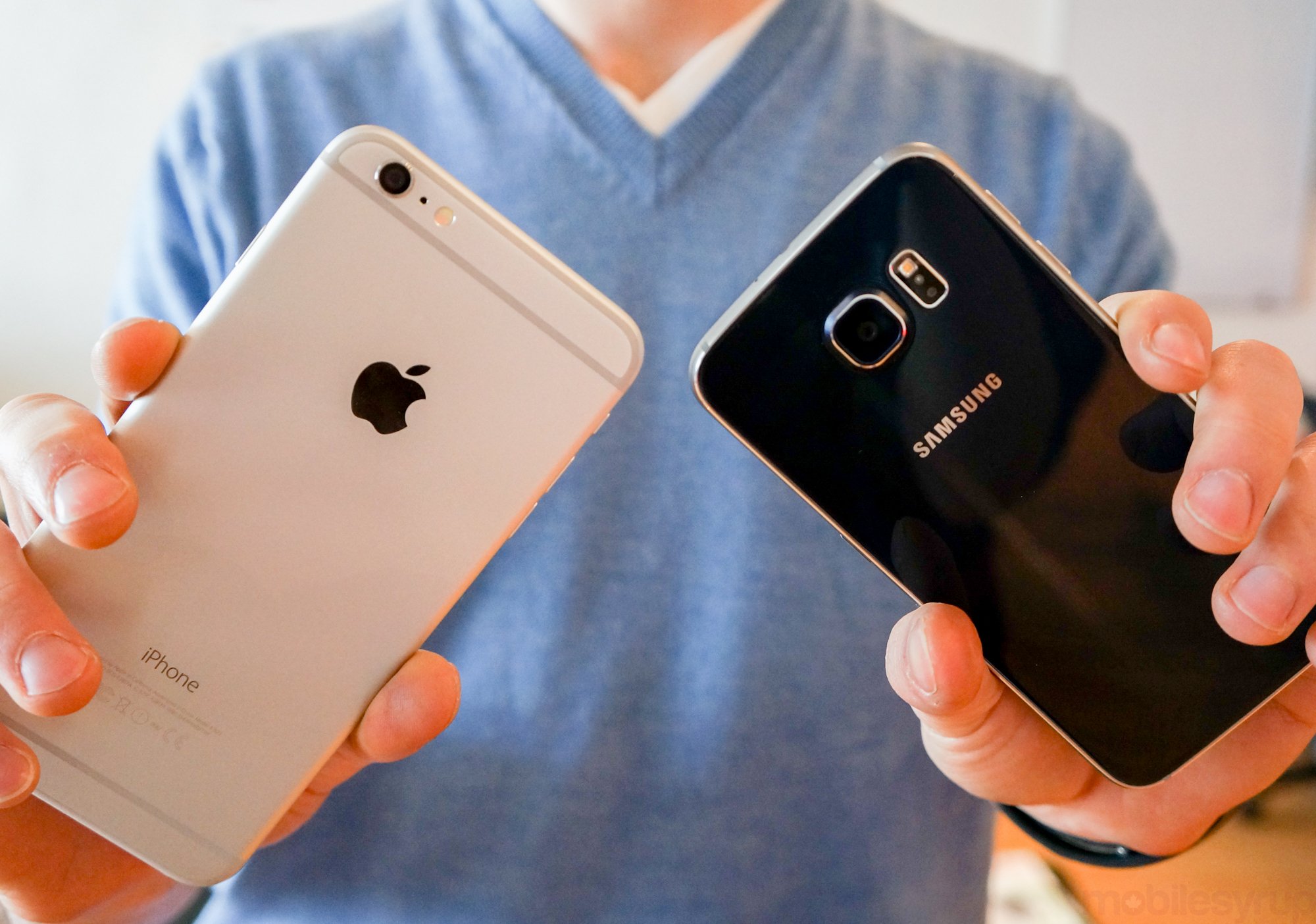 Лучший apple iphone. Iphone vs Samsung. Айфон Эппл самсунг. Смартфоны Apple и Samsung. Крутые смартфоны и айфоны.