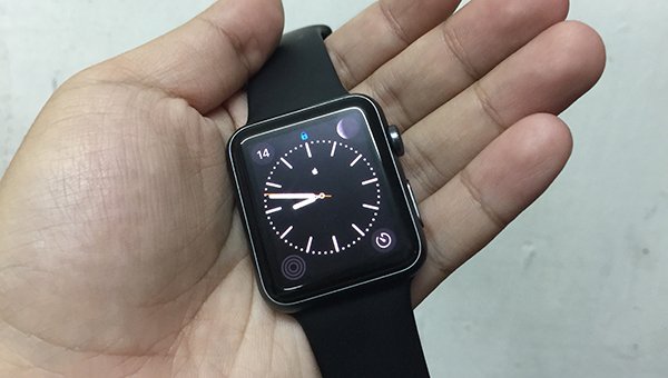 apple watch with apple logo 00