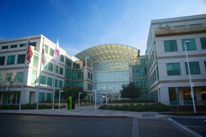 Apple’s latest charity auction invites you to tour its headquarters in Cupertino