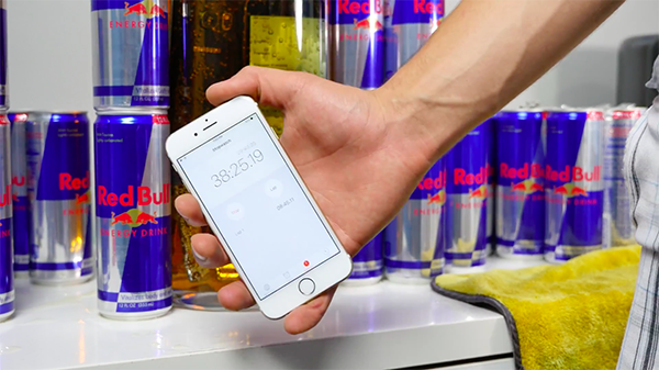 galaxy-s6-edge-and-iphone-6-in-red-bull_11