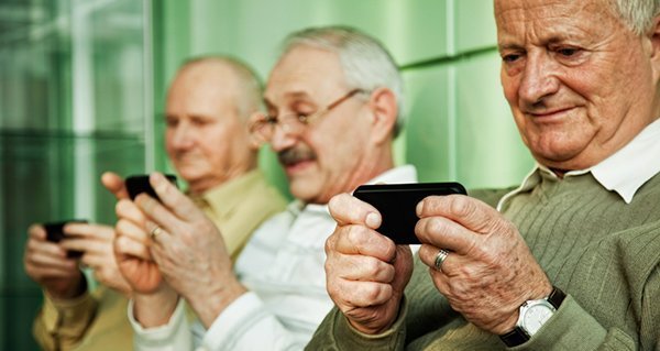 seniors browsing their smart phones