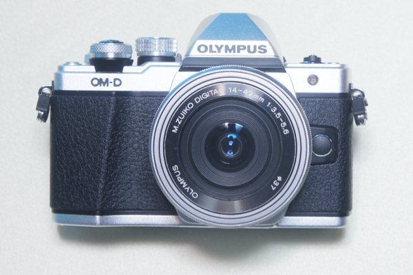 Olympus OM-D E-M10 Mark II - 1 (2)