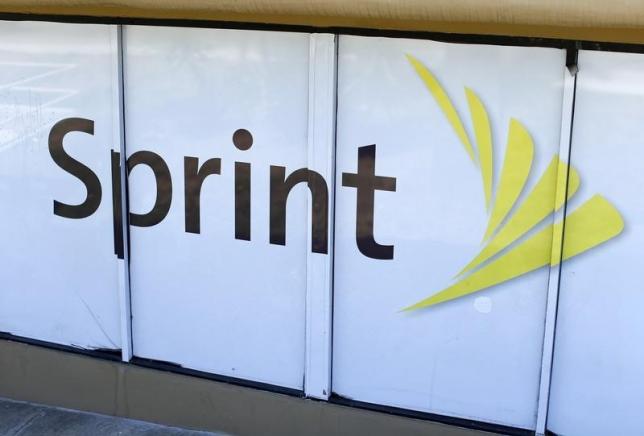 The logo of U.S. mobile network operator Sprint Corp is seen at a Sprint store in San Marcos, California August 3, 2015.        REUTERS/Mike Blake