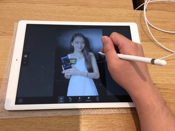 ▲用筆修圖比起在電腦用滑鼠方便，而Apple Pencil 比一般觸控筆準確