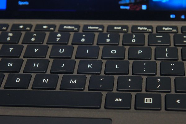 ▲採用 Macbook 的朱古力字鍵又加上LED 背光