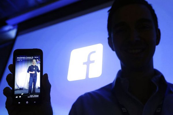 facebook-is-making-its-employees-switch-iphone-to-android_01