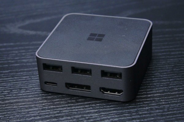 ▲ 背面是三個USB 3.0、一個 HDMI 、一個 Display Port 及一個 Micro-USB Type-C 電力輸入插口