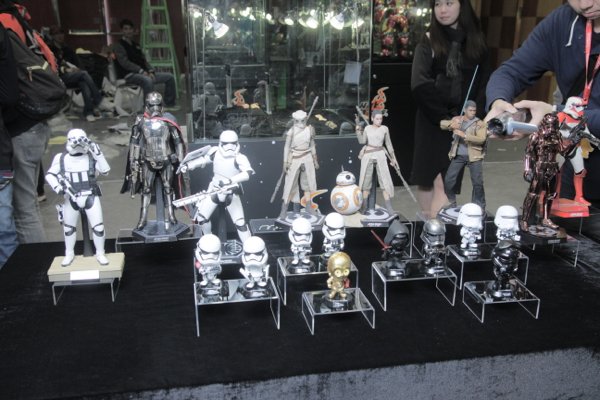 ▲近日在香港上映的新一集《Star War》電影，也有不少精品模型，看得到 BB-8 和 Rey？