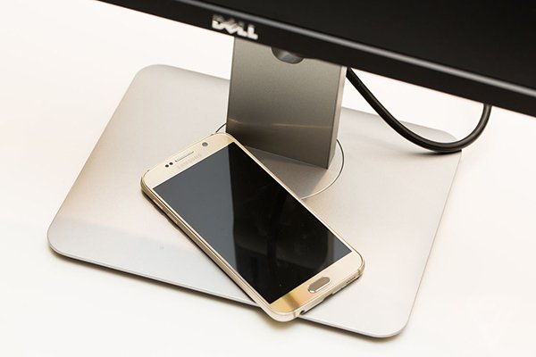 this dell display can charge your smartphone 00