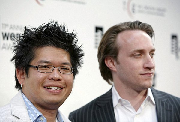 YouTube founders Steve Chen (L) and Chad Hurley arrive to attend the 11th annual Webby Awards honoring online content in New York June 5, 2007. REUTERS/Lucas Jackson (UNITED STATES)