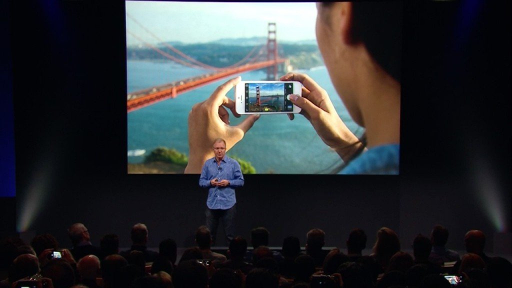 ▲iPhone SE 的後置鏡頭和 iPhone 6s 一樣是 1200 萬像