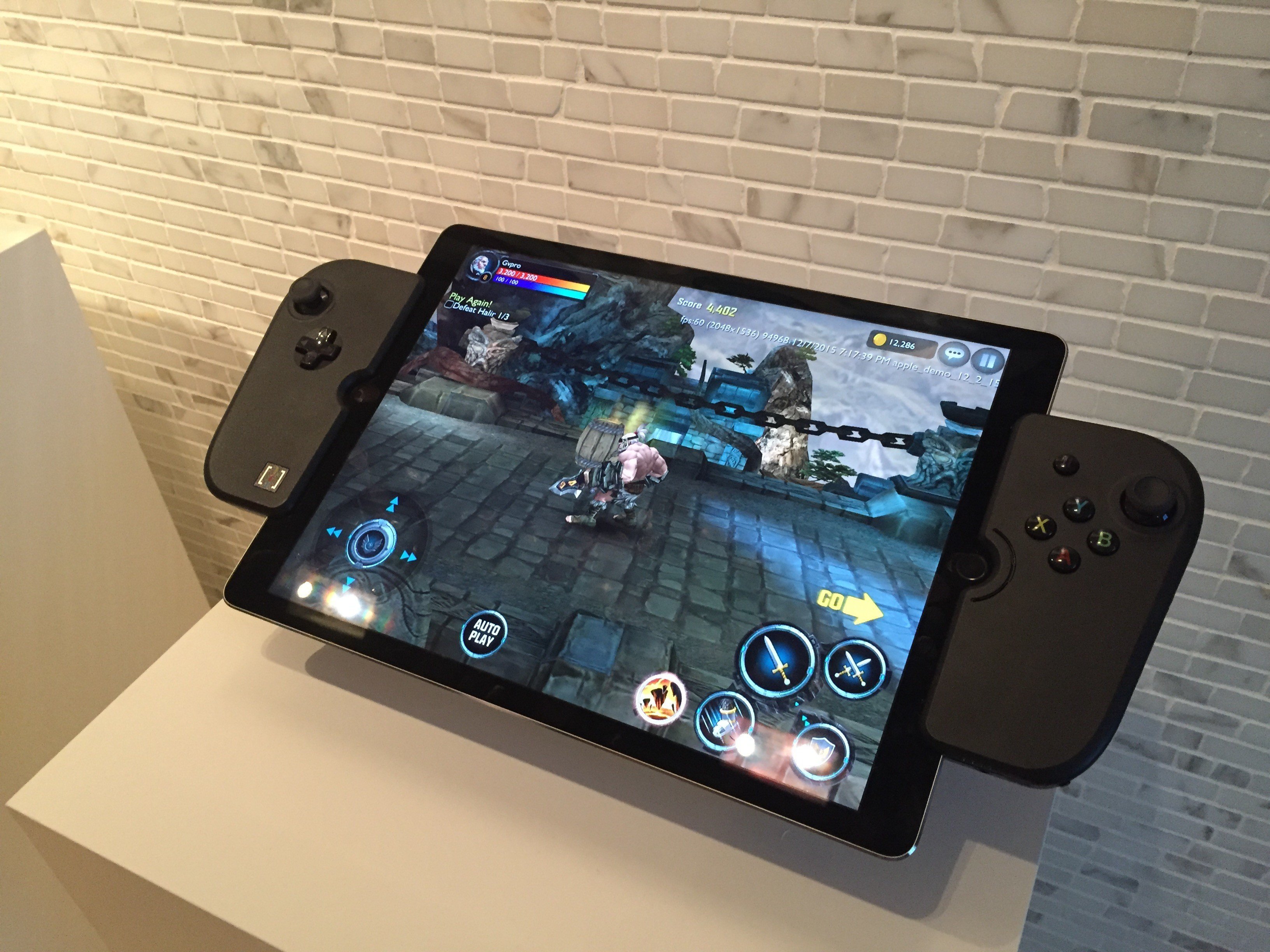 gamevice controller for ipad pro product shot 2