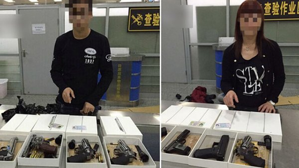 someone-is-not-smuggling-ipads-but-guns_01