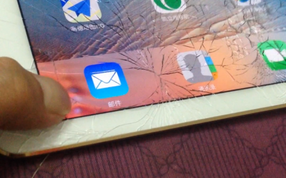 chinese netizen breaks ipad air 2 and replaced in hong kong 00a