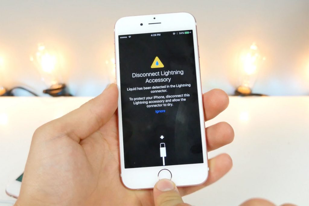 ios 10 beta 3 will notify you when lightning is wet 00