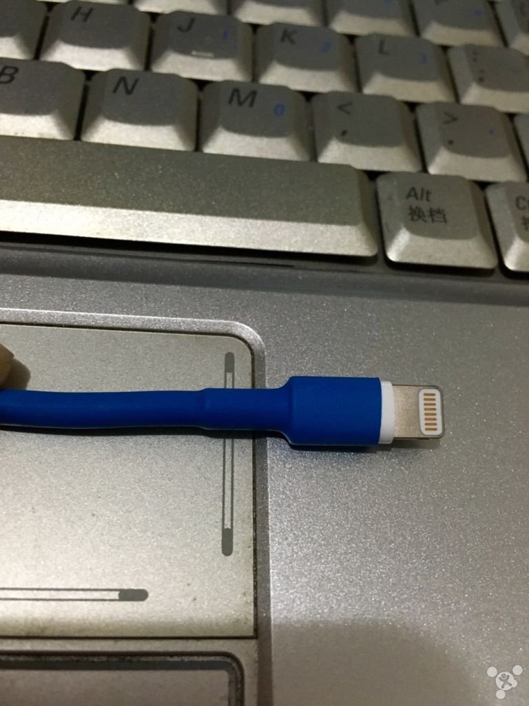iphone-lightning-cable-tear-off_03