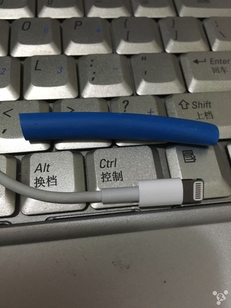 iphone-lightning-cable-tear-off_04