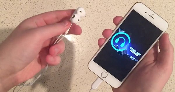 first functional iphone 7 lightning earpod 00