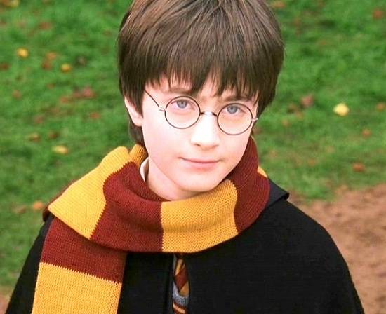 Daniel-Radcliffe-in-Harry-Potter-and-the-sorcerer-stone
