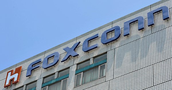 (FILES) This file picture taken on June 7, 2010 shows the headquarters of Taiwanese electronics giant Hon Hai, the parent company of Foxconn, in Tuchung in northern Taiwan. Embattled electronics giant Sharp has accepted a multi-billion-dollar bailout from the parent company of Taiwan's Foxconn, local media reported on February 25, 2016, in what would be a rare foreign takeover of a Japanese firm.      AFP PHOTO / FILES / PATRICK LIN