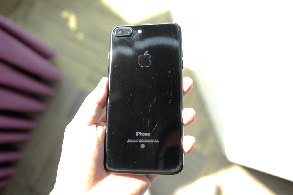 why iphone 7 jet black needs a case 03