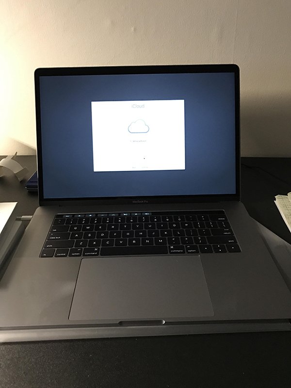 macbook-pro-with-touch-bar-delivery_01