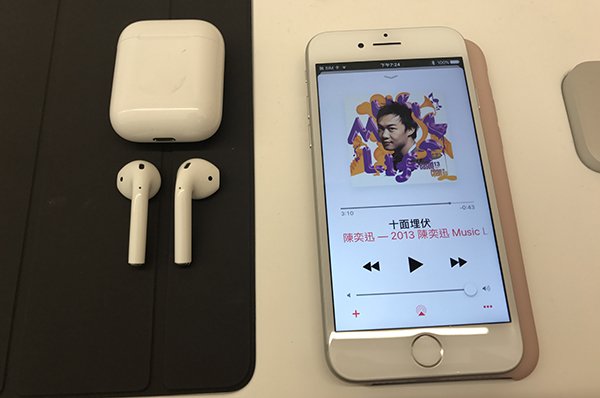 airpods apple store tryout 03