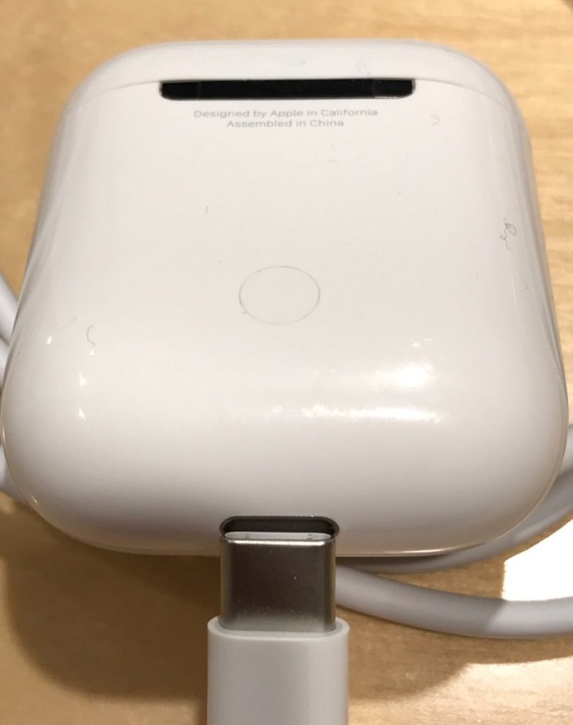 這是巧合嗎！？ AirPods 充電盒 Lightning 接口形狀竟然像 USB-C！ - 流動日報