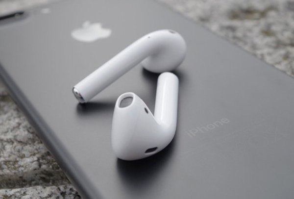 airpods may release on holodays 01
