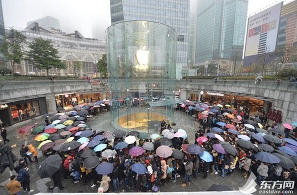 chinese people apple store queue for beats 05