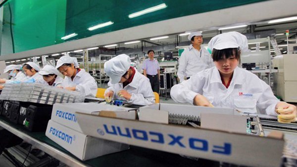 foxconn may make iphone display in usa 01