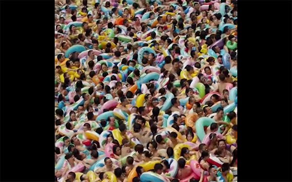 a crowded chinese swimming pool shortage recapd by someone 00