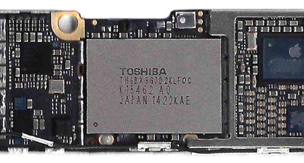 foxconn may buy toshiba nand chip business 01