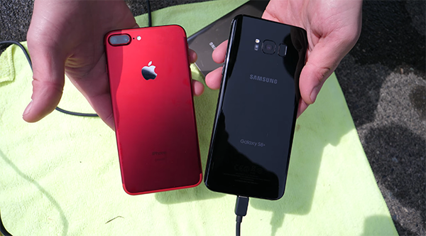 galaxy s8 plus vs red iphone 7 deep water test 00