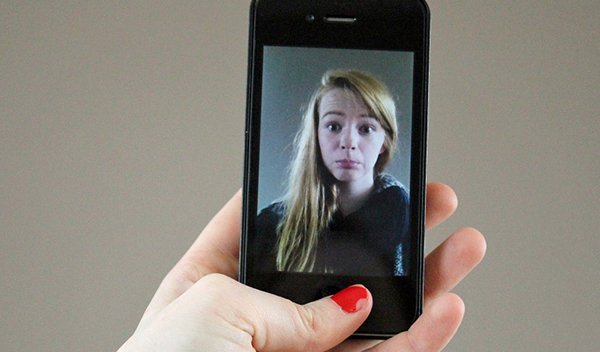 women nearly killed because of selfie 00
