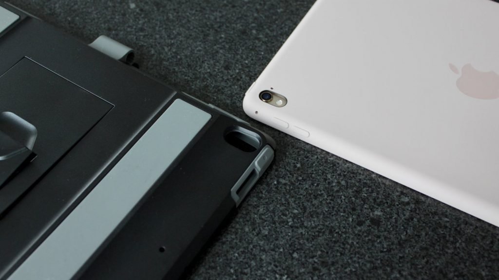 10 5 inch ipad pro case compared to apple silicon case1