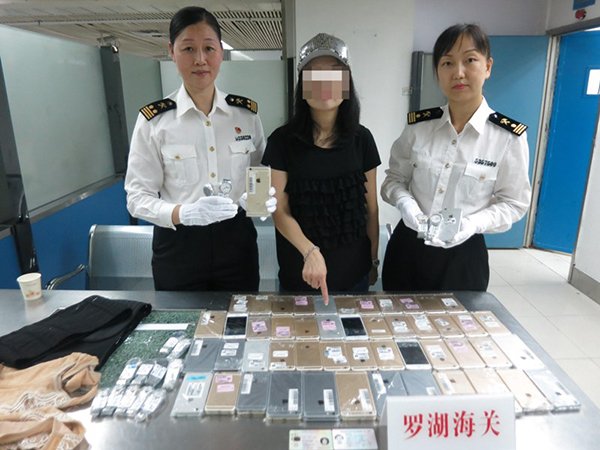 china custom caught a 102 iphone smuggler woman 00
