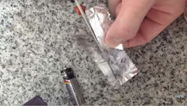 how to raise fire by battery and gum wrapper 01
